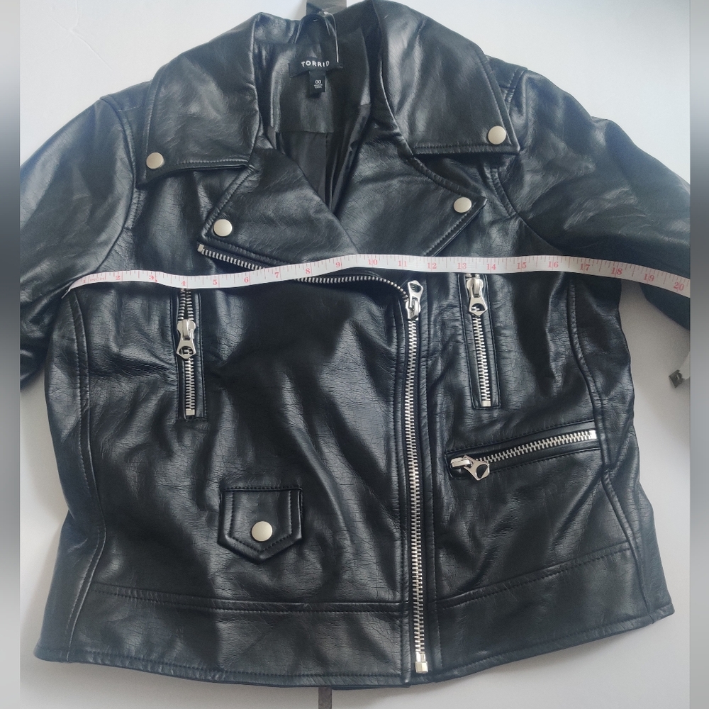 🆕 Torrid Vegan Faux Leather Punk Grunge Motorcycle Jacket (M/L/10/00 plus) - Picture 7 of 10
